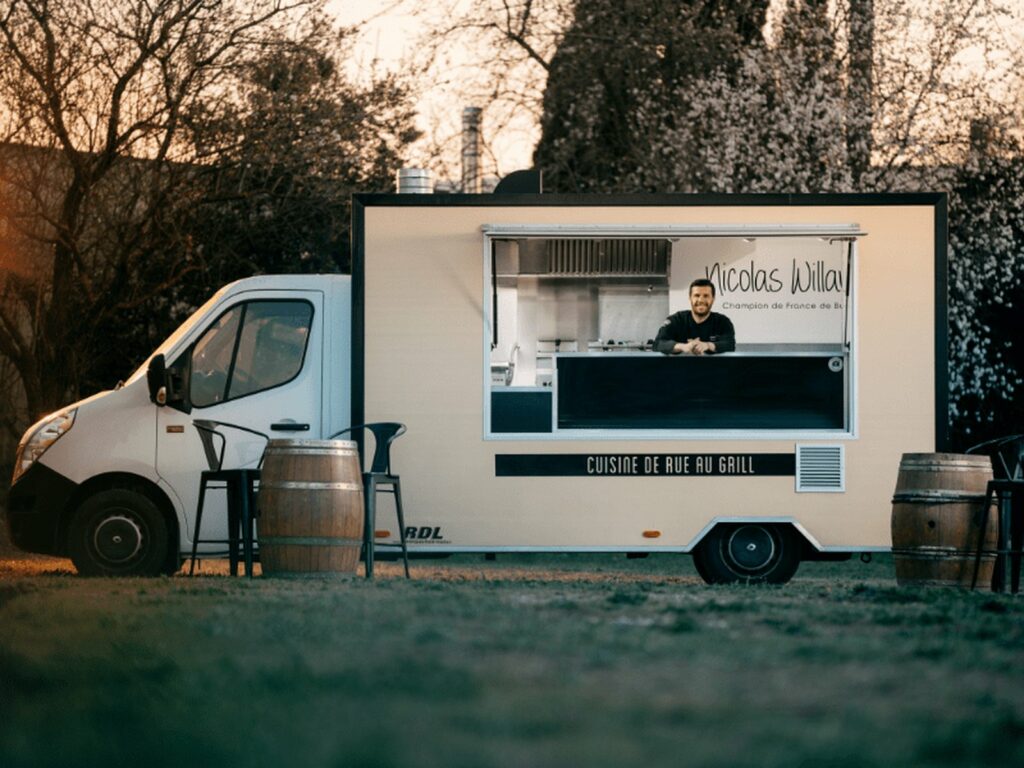 Le food truck NW Burger au coucher du soleil